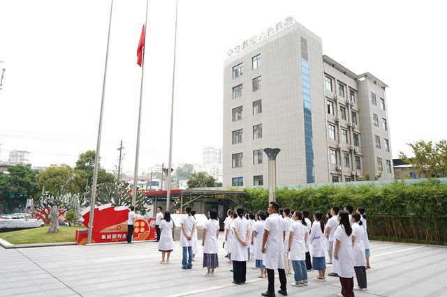 活動時間：2024年9月29日，主辦單位：安康市人民醫(yī)院，活動地點：院前廣場，活動主題：安康市人民醫(yī)院“烈士紀(jì)念日”升旗儀式2_副本.jpg